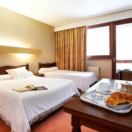 Hotel De Paris Bagnères-de-Luchon Rum bild