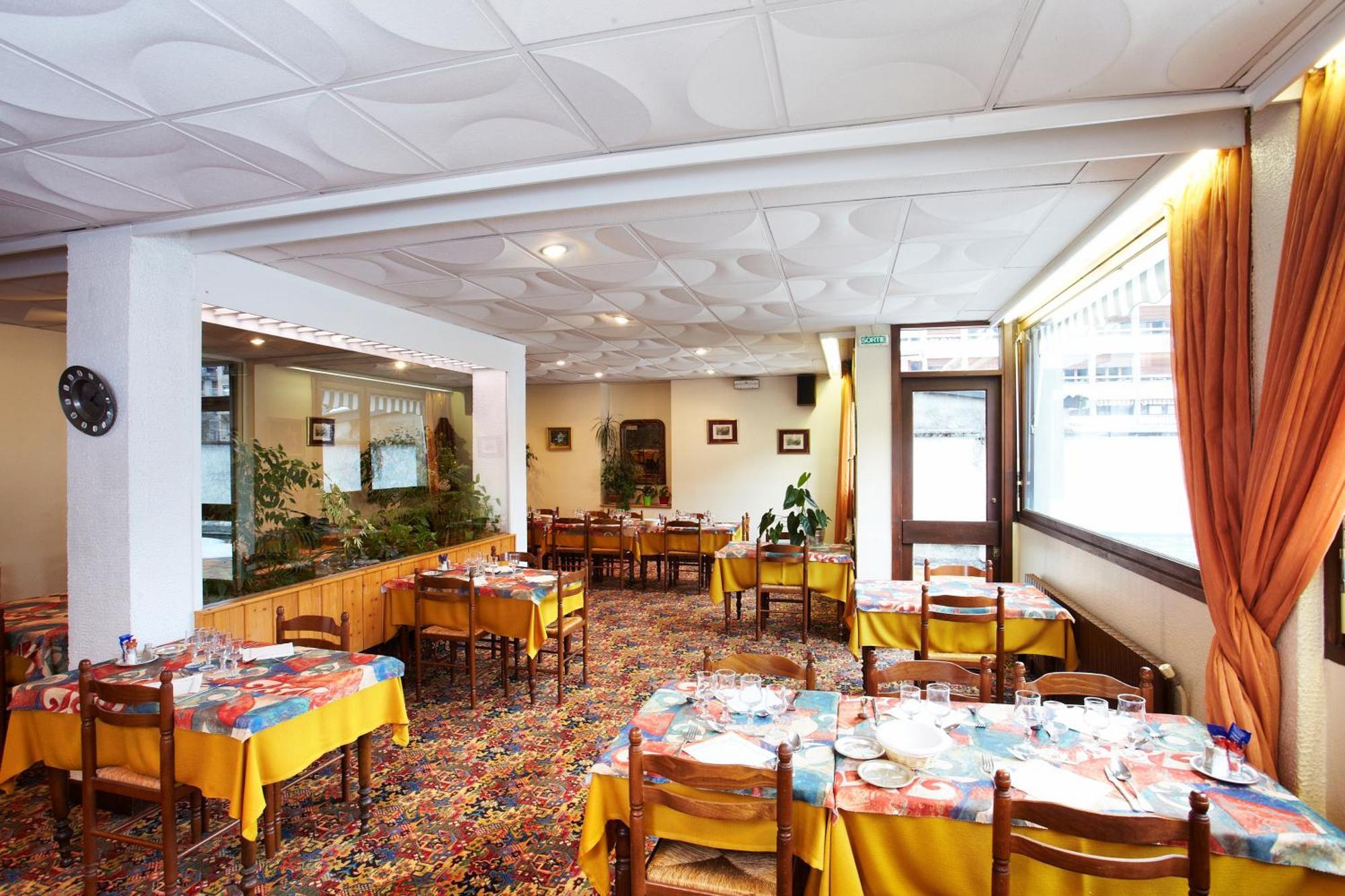 Hotel De Paris Bagnères-de-Luchon Exteriör bild