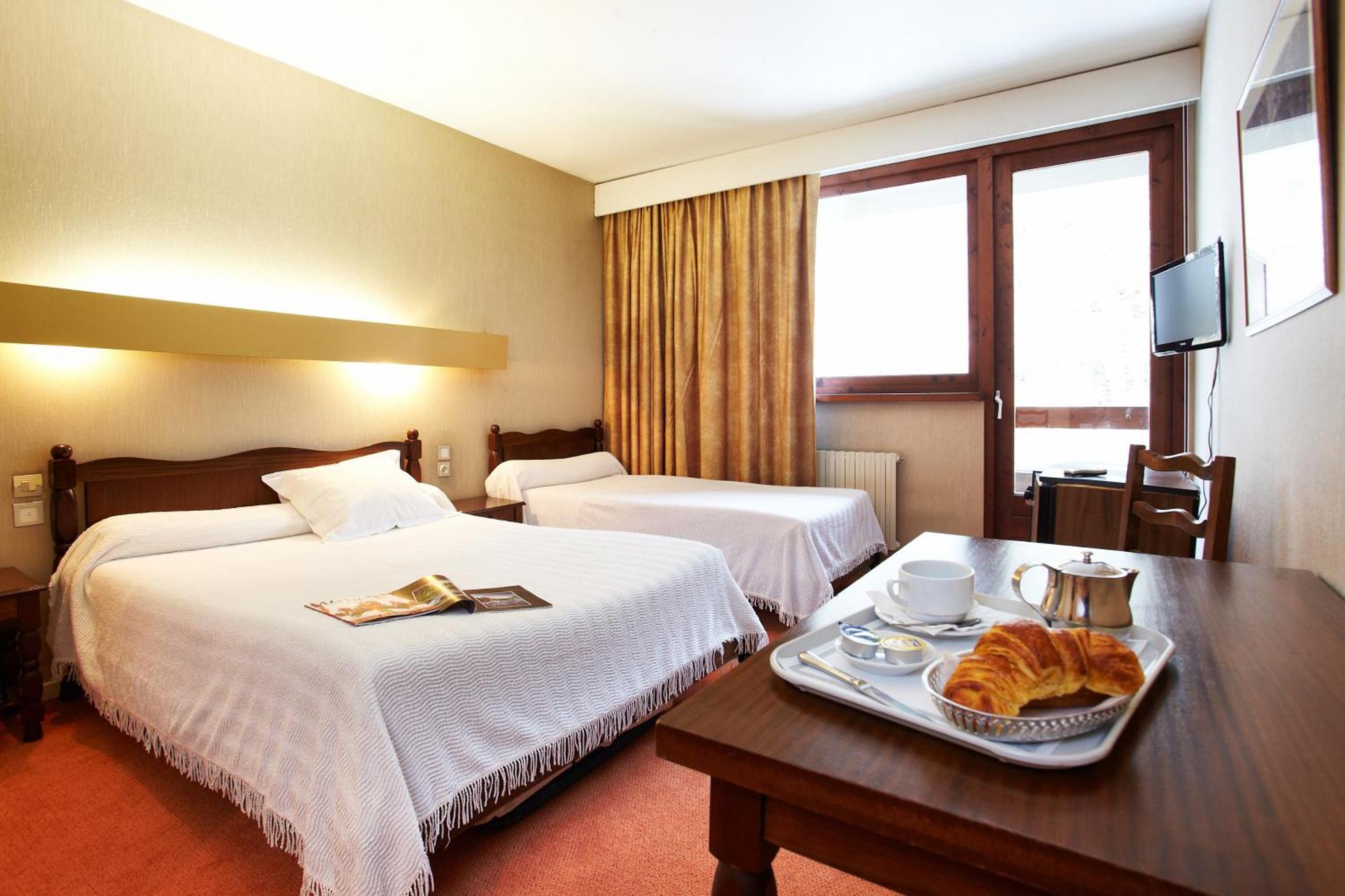 Hotel De Paris Bagnères-de-Luchon Rum bild